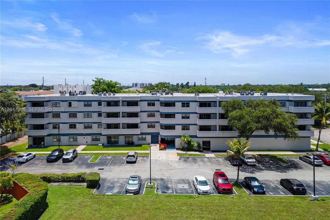 For Sale: $294,000 (3 beds, 3 baths, 2168 Square Feet)
