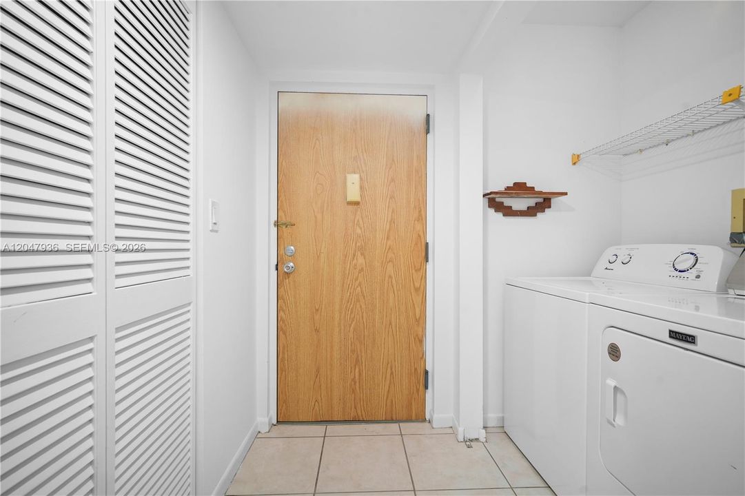 For Sale: $294,000 (3 beds, 3 baths, 2168 Square Feet)
