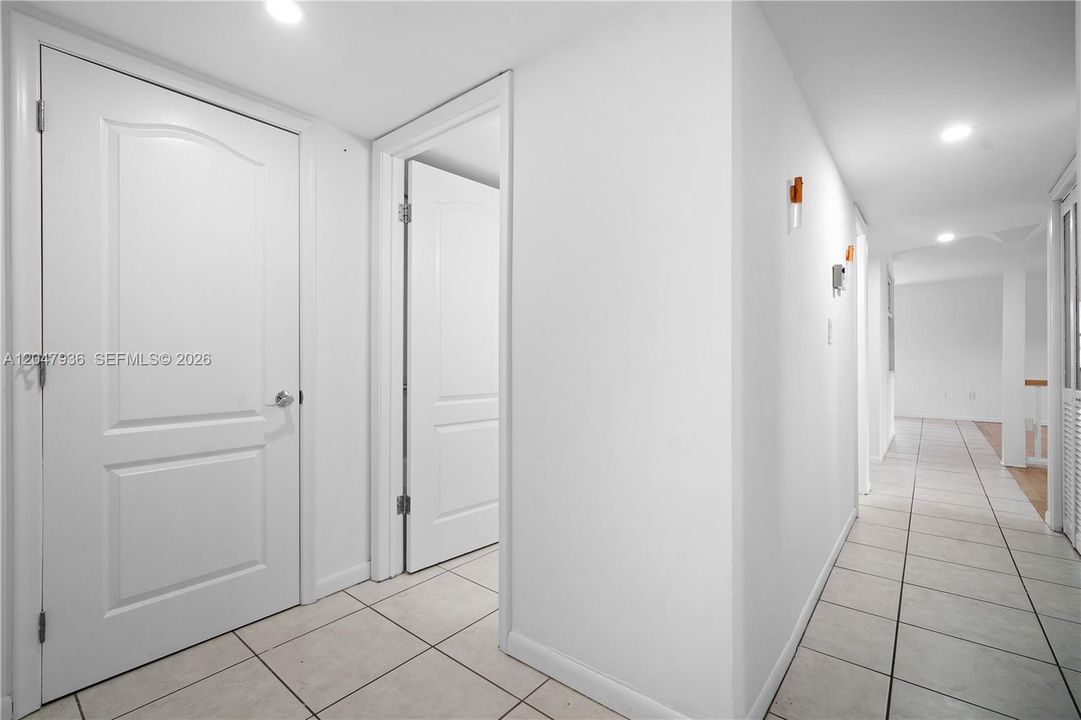 For Sale: $294,000 (3 beds, 3 baths, 2168 Square Feet)