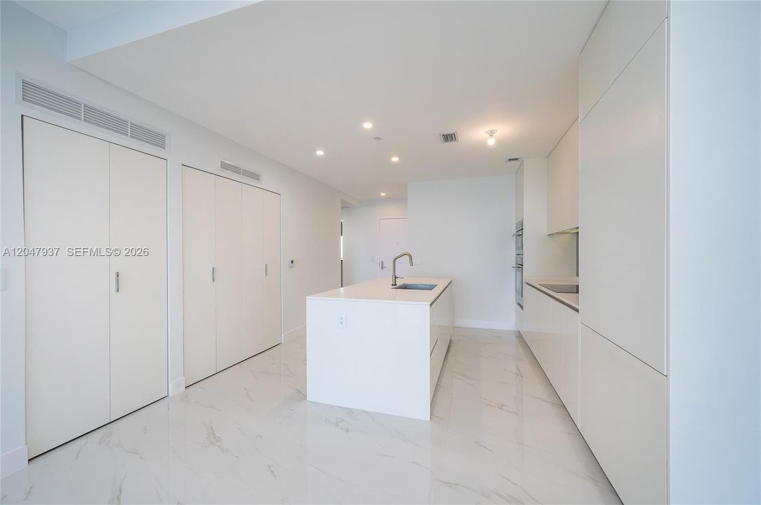 В аренду: $9,000 (2 спален, 3 ванн, 1283 Квадратных фут)