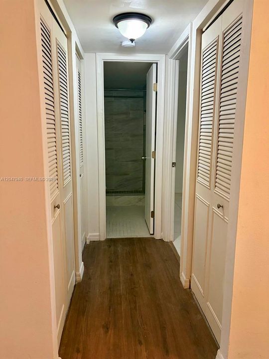 For Rent: $2,200 (2 beds, 2 baths, 979 Square Feet)
