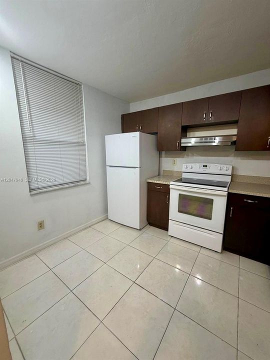 For Rent: $2,200 (2 beds, 2 baths, 979 Square Feet)