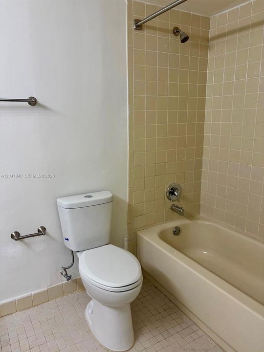 For Rent: $2,200 (2 beds, 2 baths, 979 Square Feet)