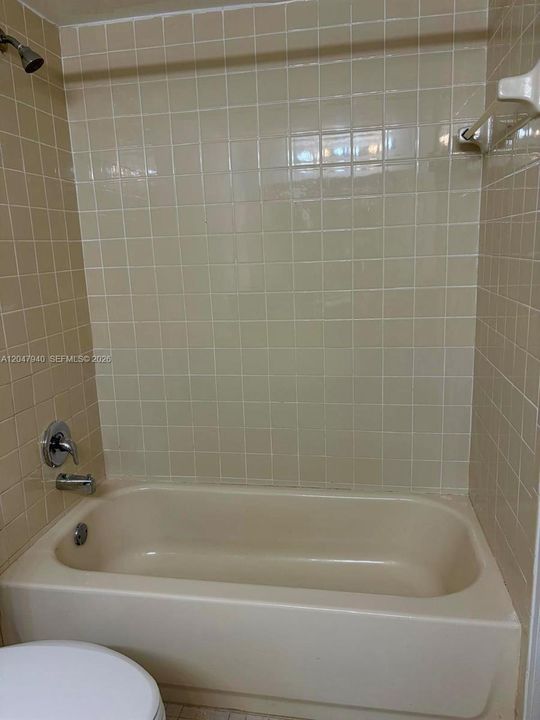 For Rent: $2,200 (2 beds, 2 baths, 979 Square Feet)