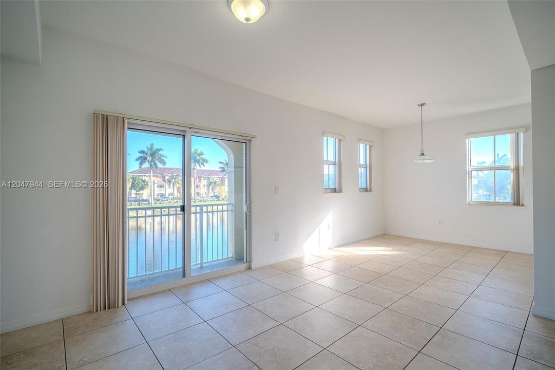 В аренду: $2,850 (2 спален, 2 ванн, 1256 Квадратных фут)