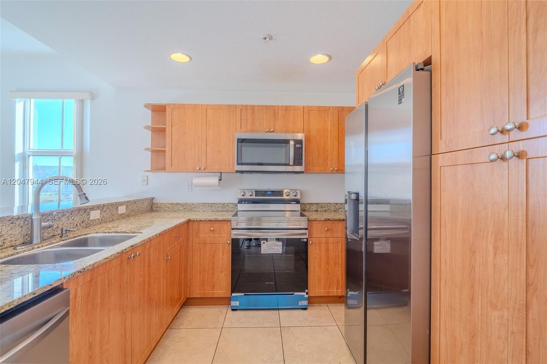В аренду: $2,850 (2 спален, 2 ванн, 1256 Квадратных фут)