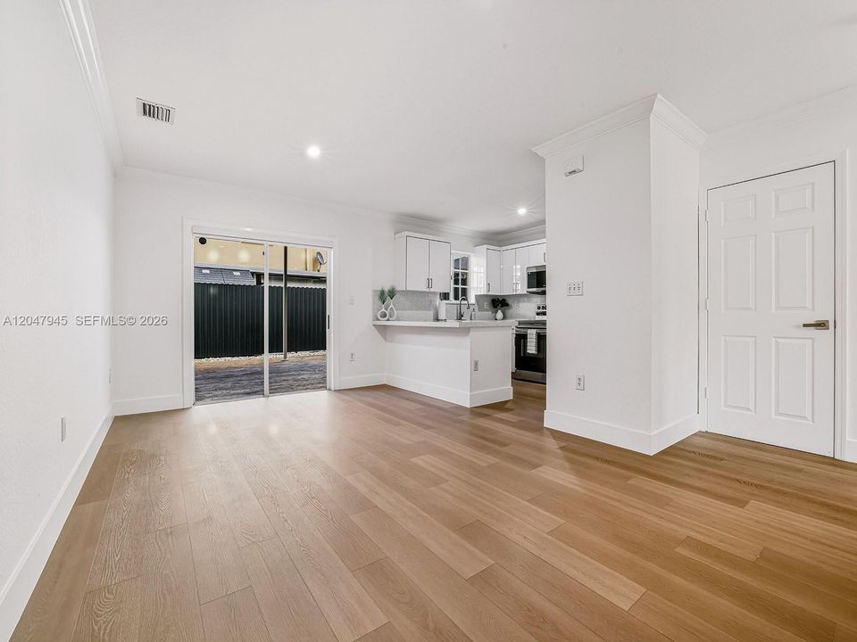 For Rent: $3,000 (3 beds, 2 baths, 1188 Square Feet)
