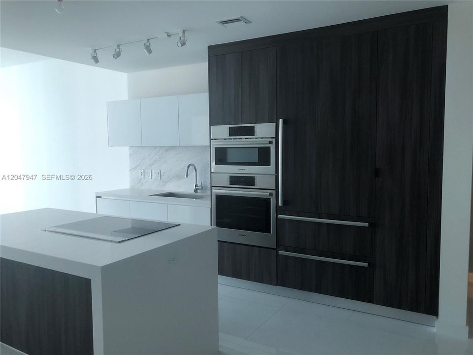For Rent: $5,800 (1 beds, 2 baths, 1254 Square Feet)