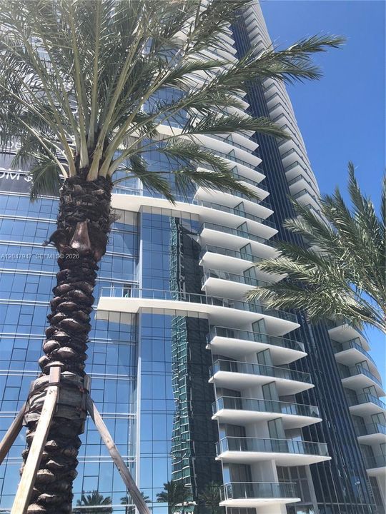 For Rent: $5,800 (1 beds, 2 baths, 1254 Square Feet)