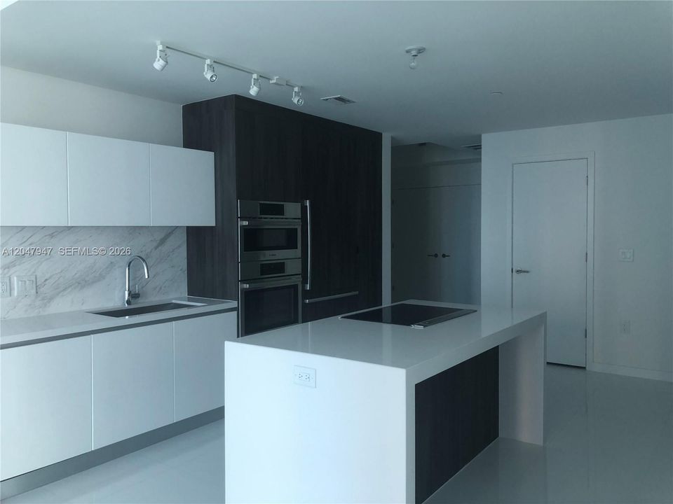 For Rent: $5,800 (1 beds, 2 baths, 1254 Square Feet)