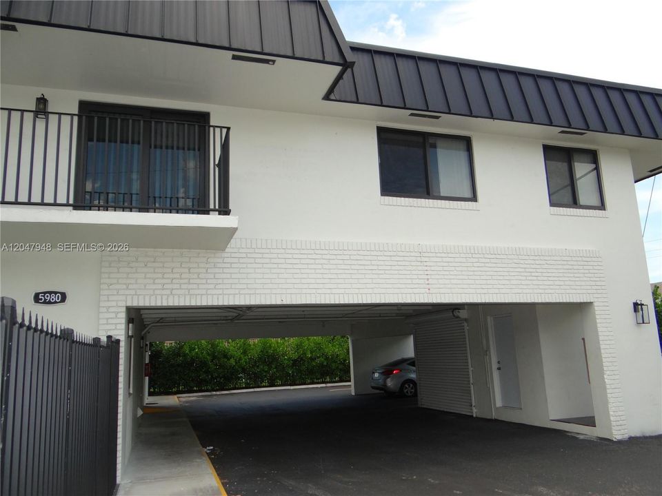 For Rent: $1,800 (1 beds, 1 baths, 6466 Square Feet)
