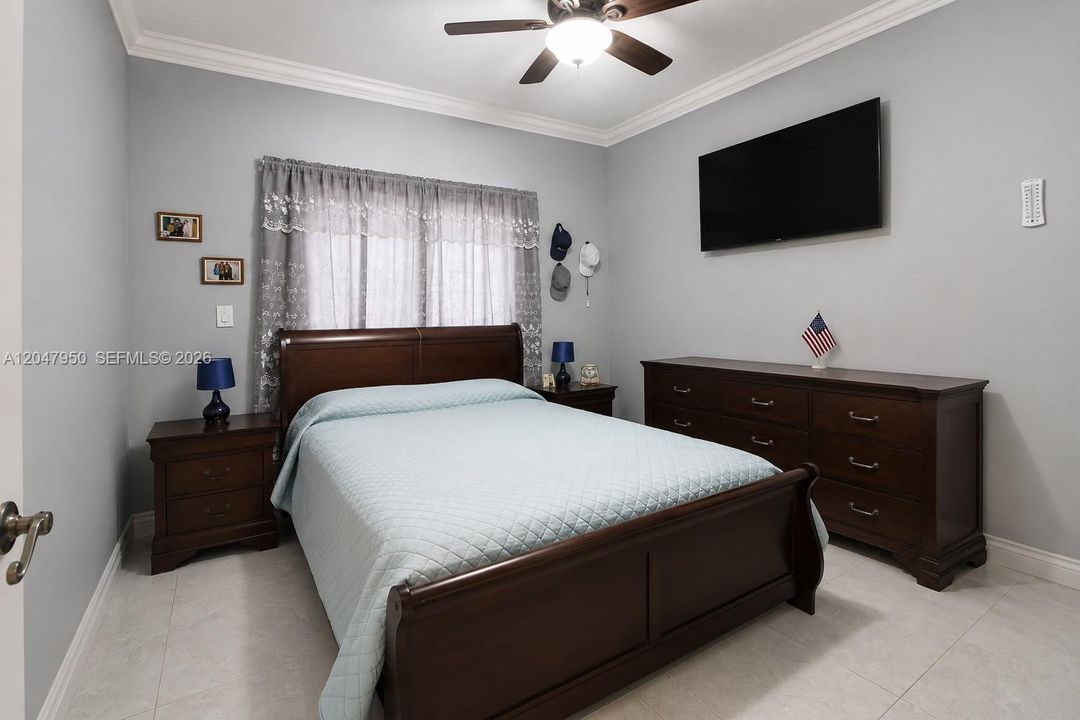 For Sale: $650,000 (5 beds, 3 baths, 2753 Square Feet)