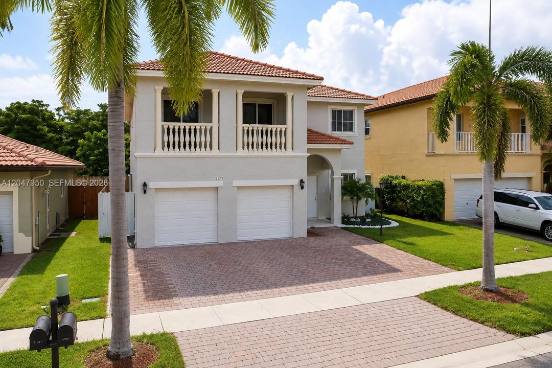 For Sale: $650,000 (5 beds, 3 baths, 2753 Square Feet)