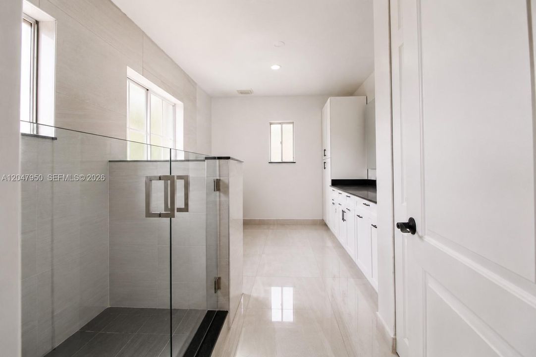 For Sale: $650,000 (5 beds, 3 baths, 2753 Square Feet)