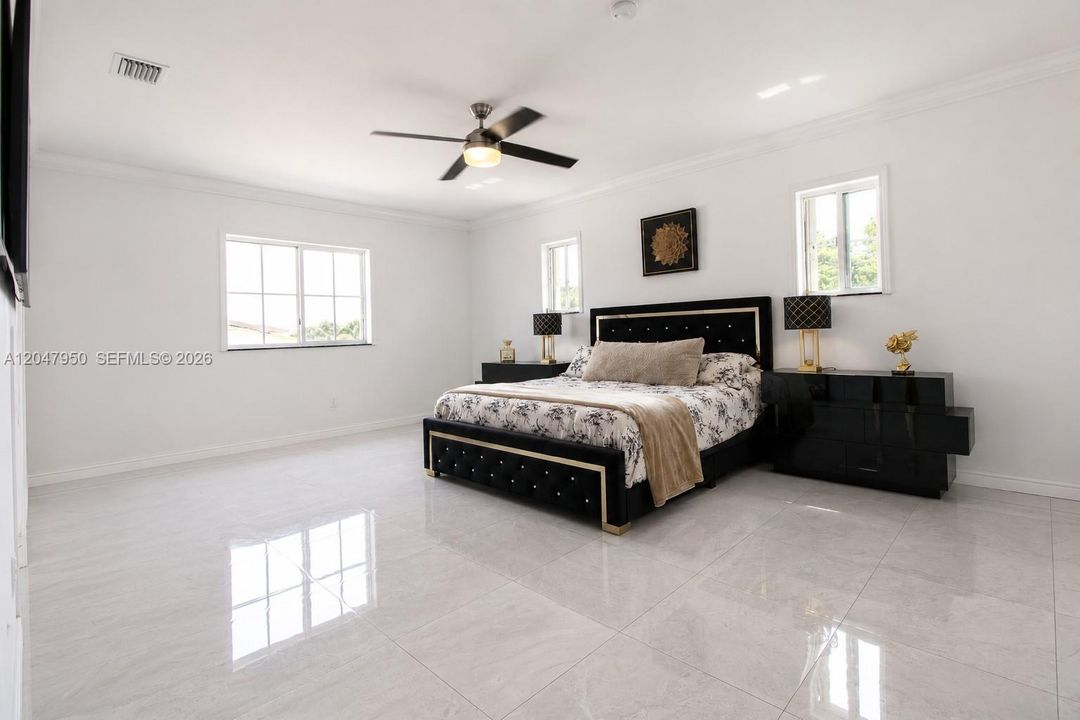 For Sale: $650,000 (5 beds, 3 baths, 2753 Square Feet)