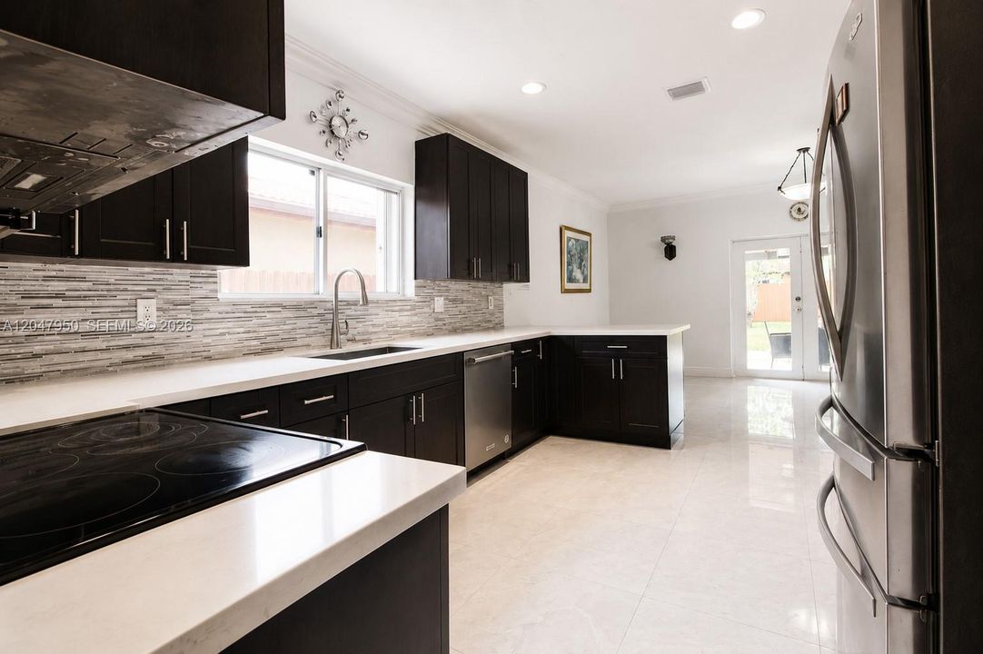 For Sale: $650,000 (5 beds, 3 baths, 2753 Square Feet)