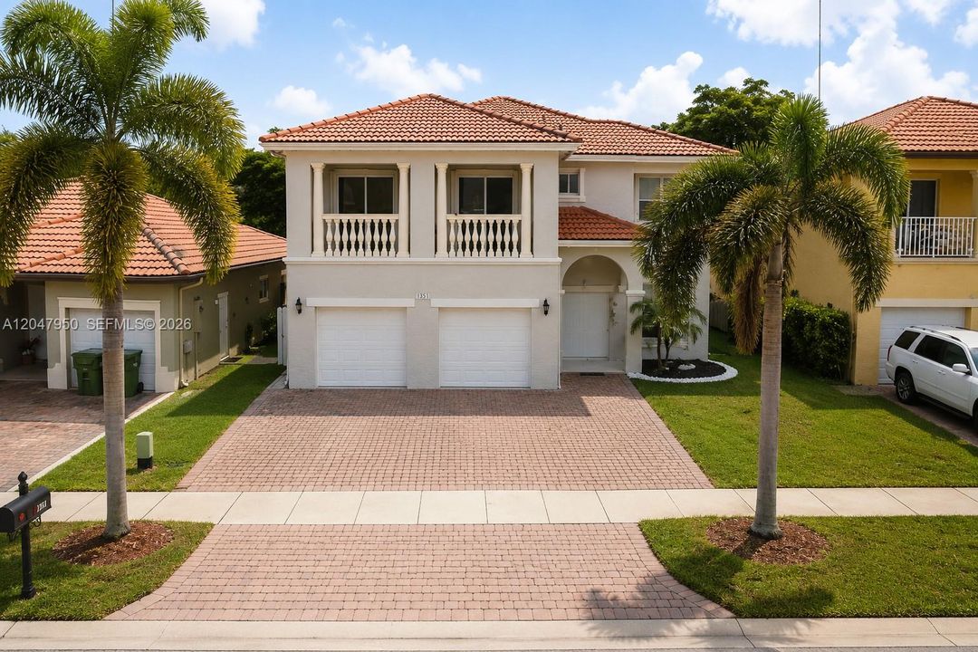 For Sale: $650,000 (5 beds, 3 baths, 2753 Square Feet)