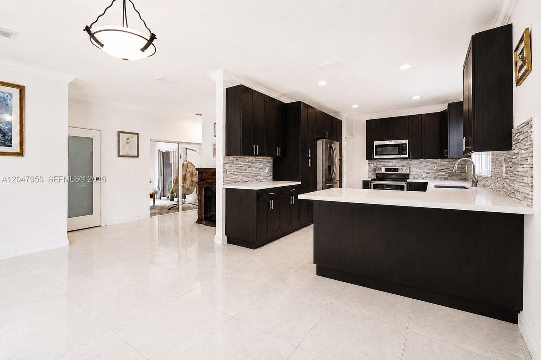 For Sale: $650,000 (5 beds, 3 baths, 2753 Square Feet)