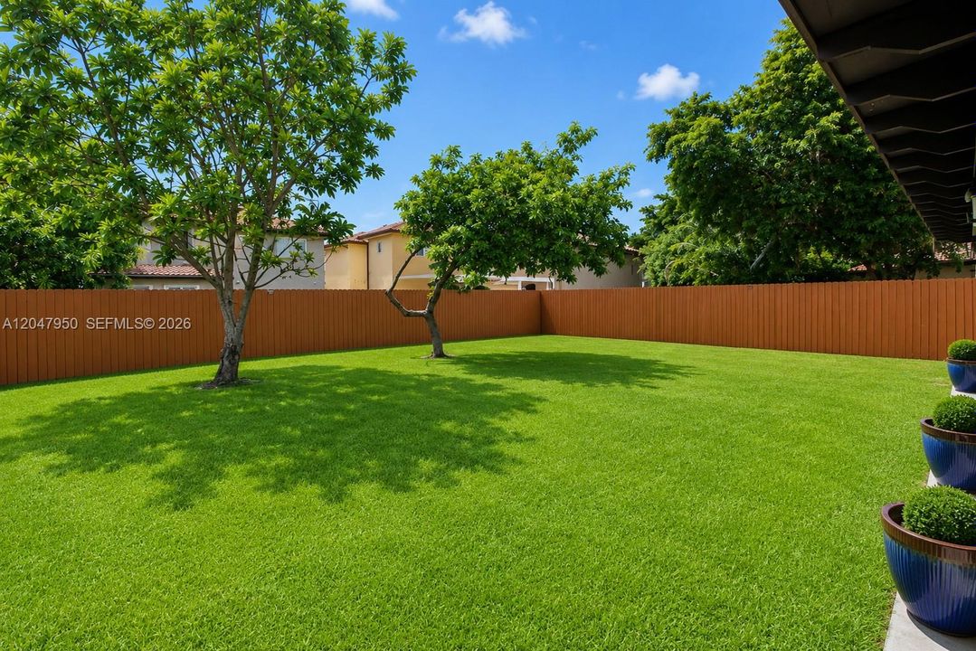 For Sale: $650,000 (5 beds, 3 baths, 2753 Square Feet)