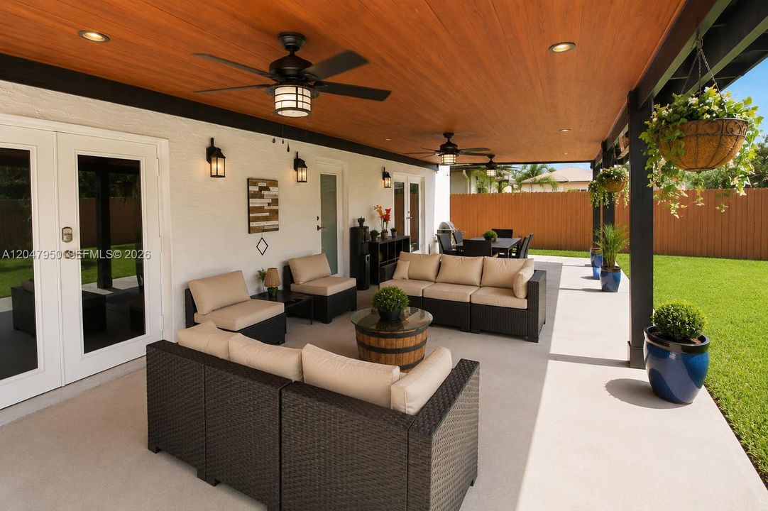 For Sale: $650,000 (5 beds, 3 baths, 2753 Square Feet)