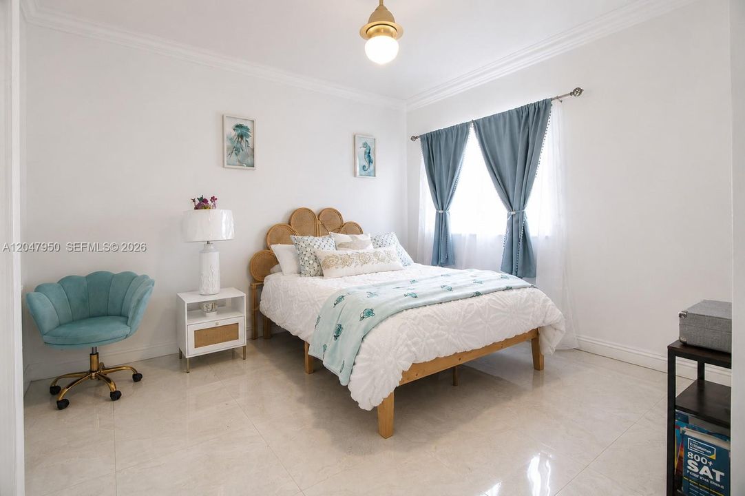 For Sale: $650,000 (5 beds, 3 baths, 2753 Square Feet)