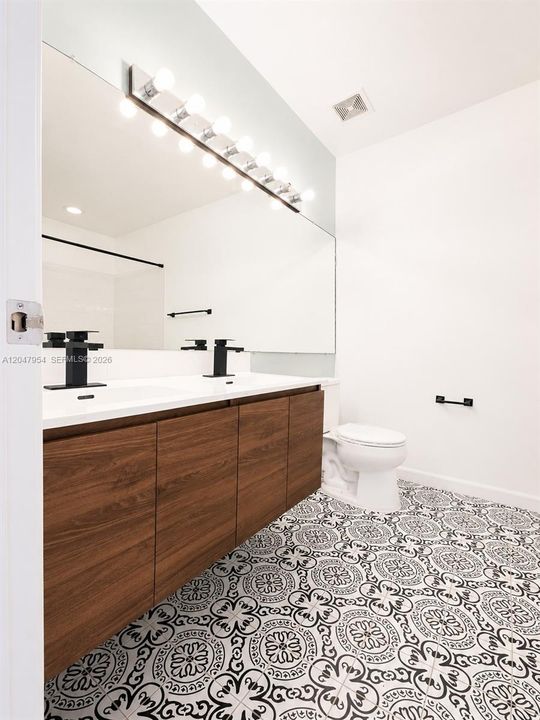 For Rent: $2,700 (2 beds, 1 baths, 1110 Square Feet)