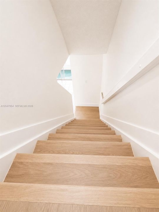 For Rent: $2,700 (2 beds, 1 baths, 1110 Square Feet)