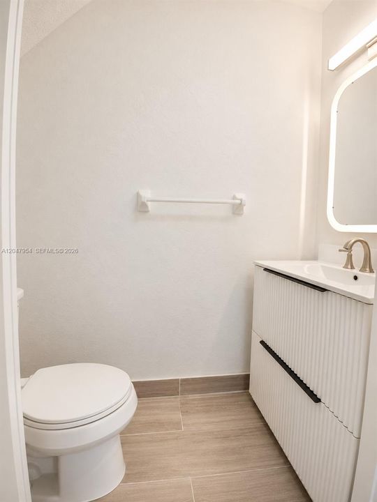 For Rent: $2,700 (2 beds, 1 baths, 1110 Square Feet)