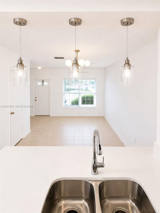 For Rent: $2,700 (2 beds, 1 baths, 1110 Square Feet)