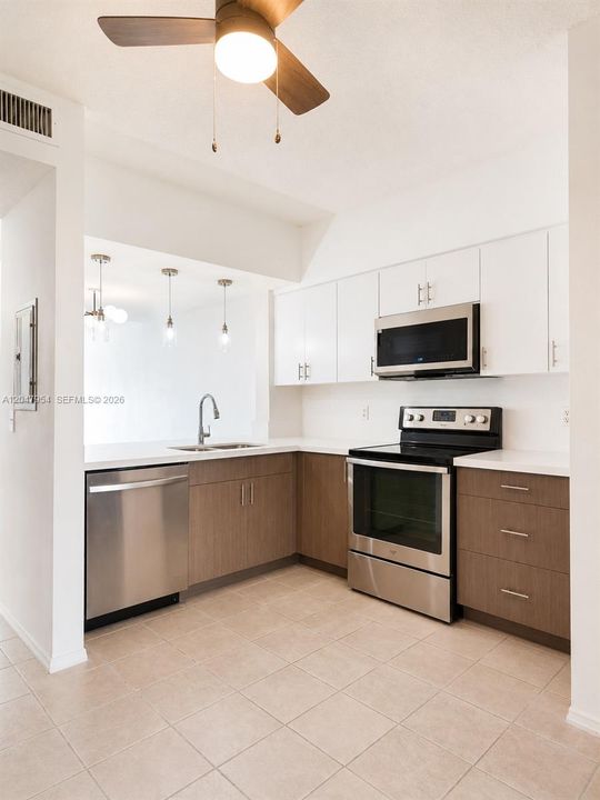 For Rent: $2,700 (2 beds, 1 baths, 1110 Square Feet)