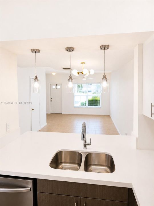 For Rent: $2,700 (2 beds, 1 baths, 1110 Square Feet)