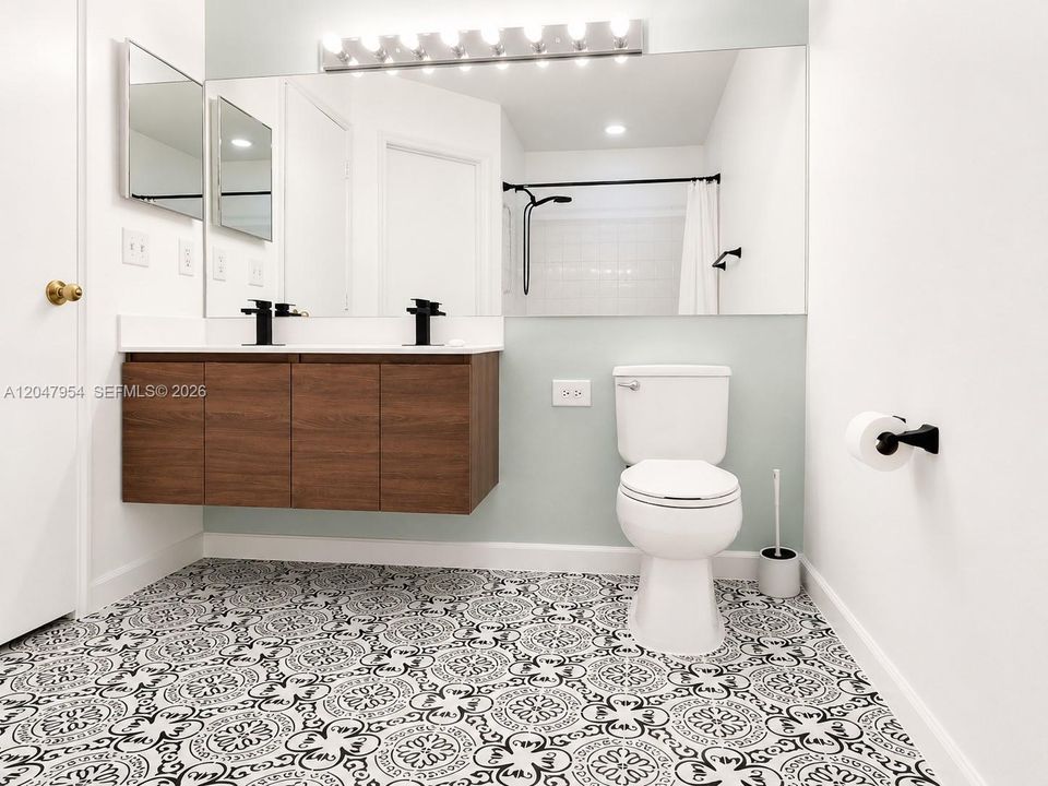 For Rent: $2,700 (2 beds, 1 baths, 1110 Square Feet)