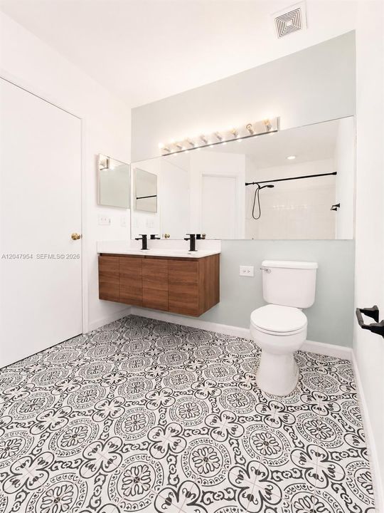For Rent: $2,700 (2 beds, 1 baths, 1110 Square Feet)