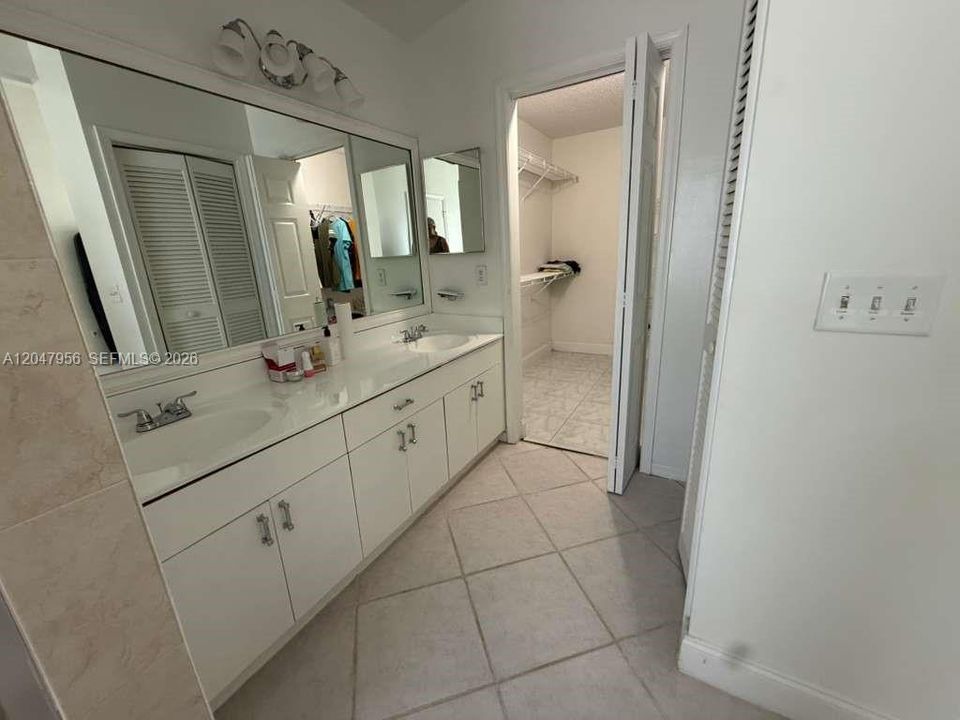 For Rent: $3,950 (3 beds, 2 baths, 1797 Square Feet)