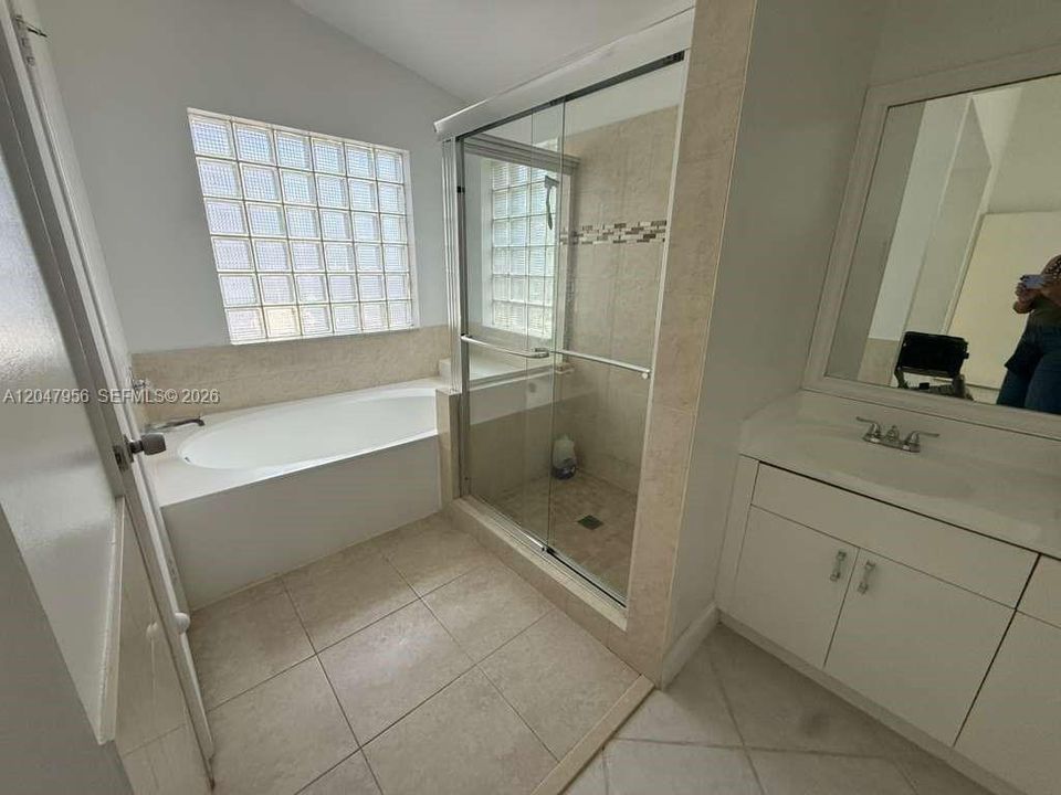 For Rent: $3,950 (3 beds, 2 baths, 1797 Square Feet)