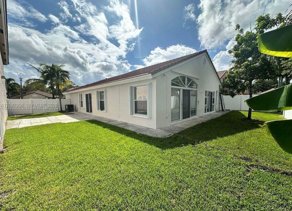For Rent: $3,950 (3 beds, 2 baths, 1797 Square Feet)