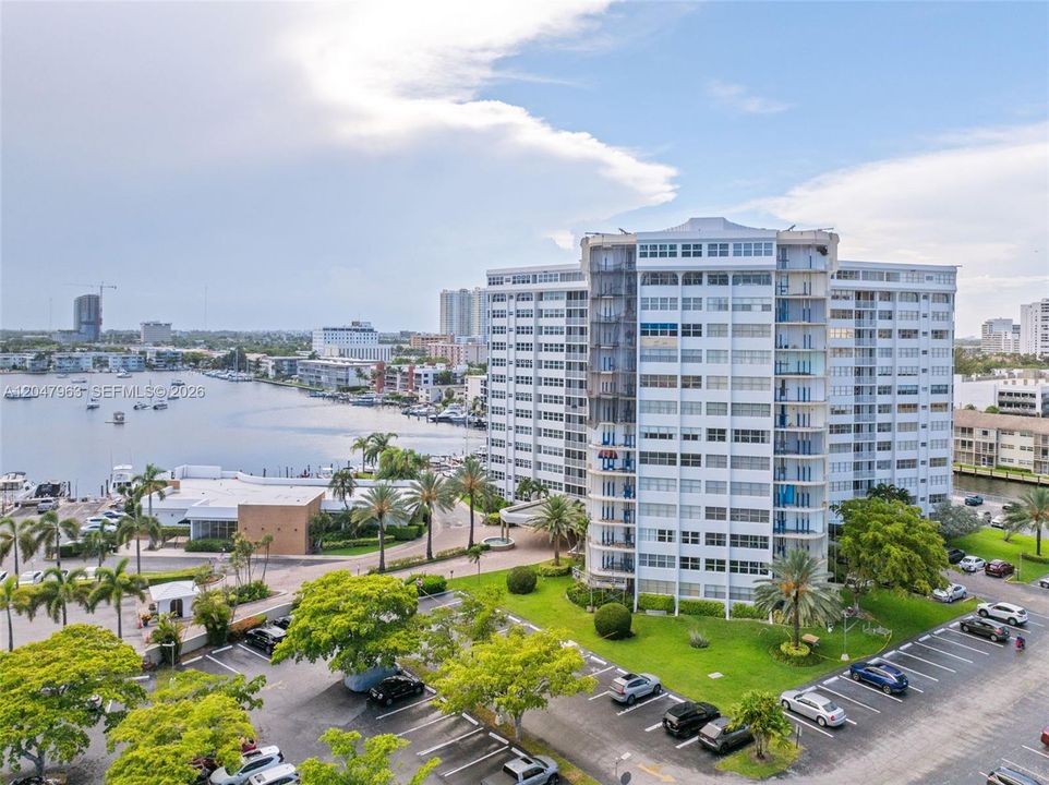 For Sale: $254,900 (1 beds, 1 baths, 982 Square Feet)