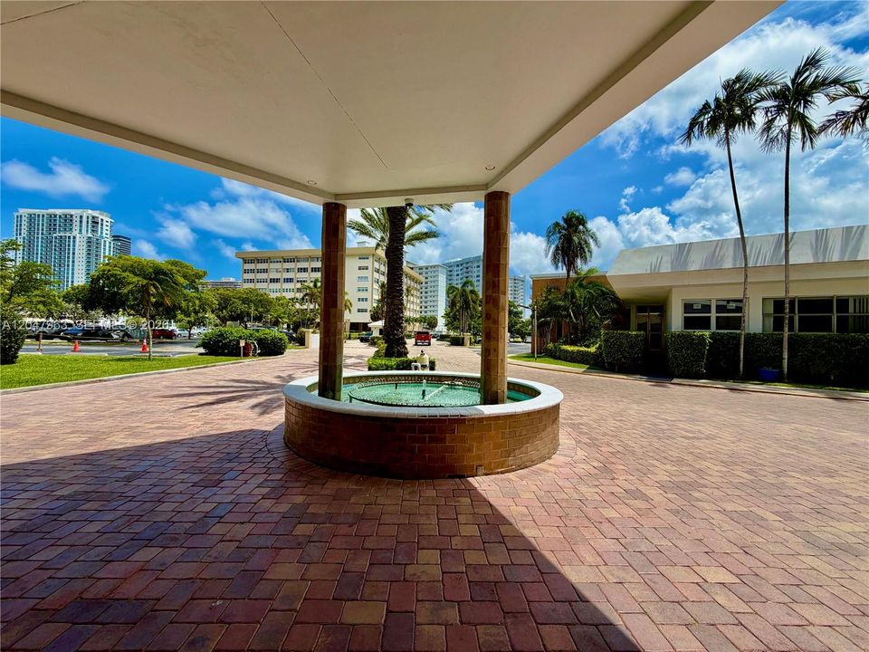 For Sale: $254,900 (1 beds, 1 baths, 982 Square Feet)