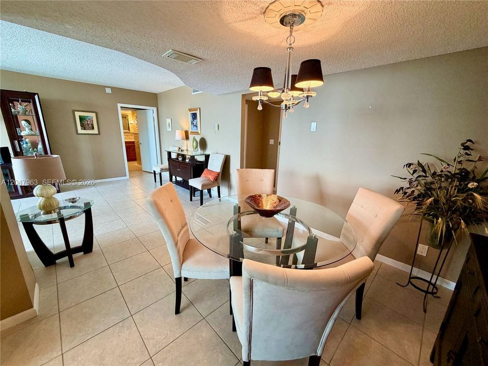 For Sale: $254,900 (1 beds, 1 baths, 982 Square Feet)