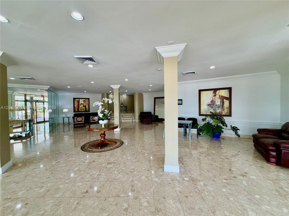 For Sale: $254,900 (1 beds, 1 baths, 982 Square Feet)