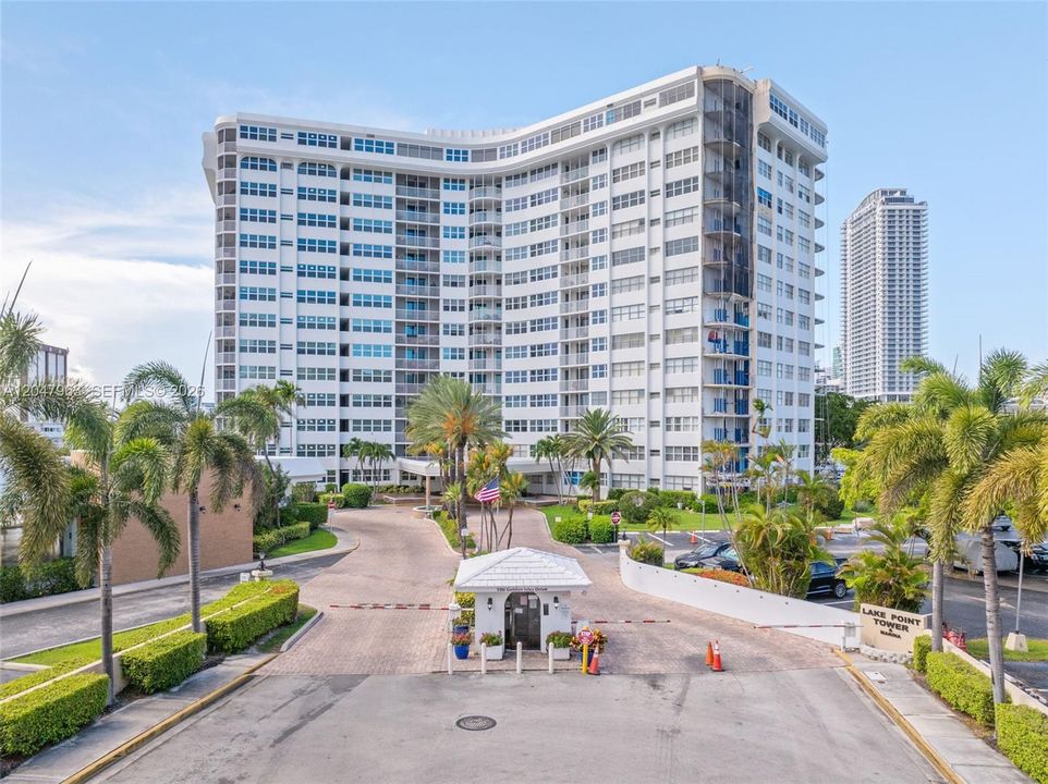 For Sale: $254,900 (1 beds, 1 baths, 982 Square Feet)