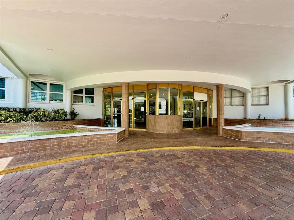 For Sale: $254,900 (1 beds, 1 baths, 982 Square Feet)