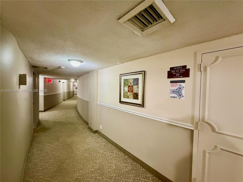 For Sale: $254,900 (1 beds, 1 baths, 982 Square Feet)