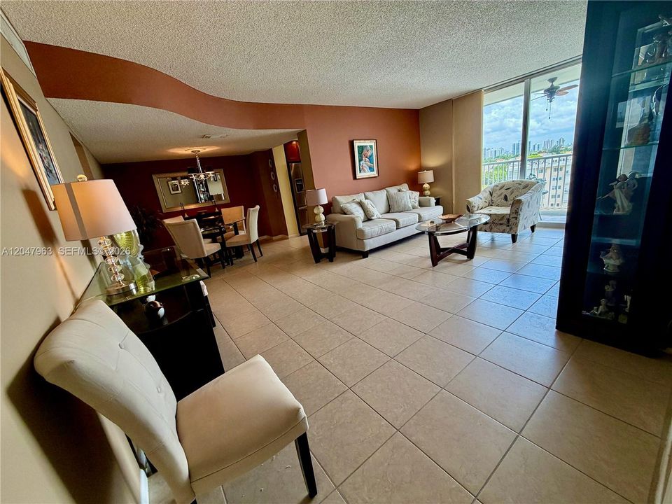 For Sale: $254,900 (1 beds, 1 baths, 982 Square Feet)