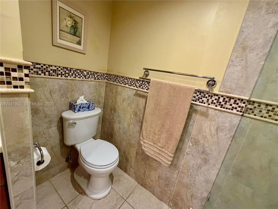 For Sale: $254,900 (1 beds, 1 baths, 982 Square Feet)