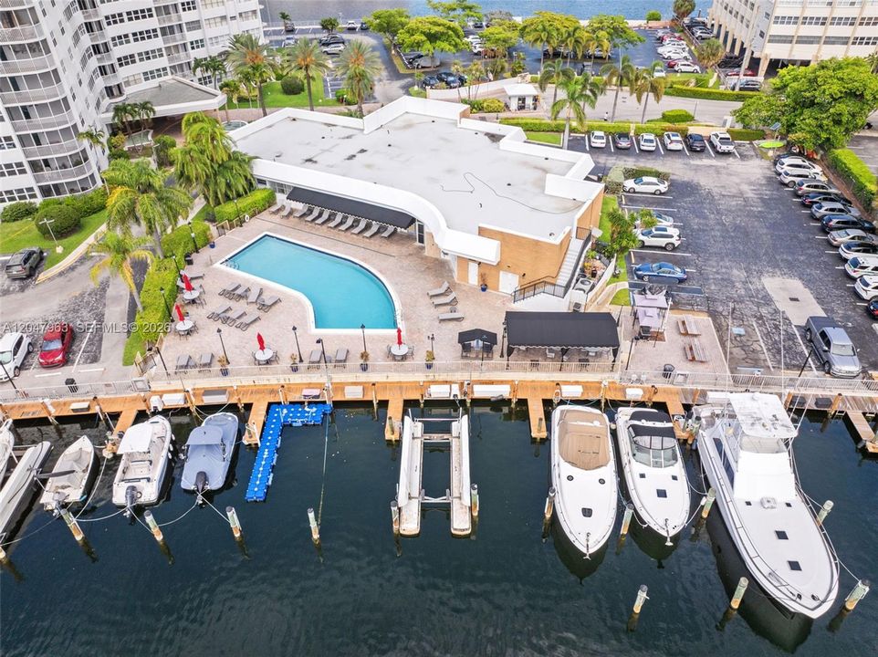 For Sale: $254,900 (1 beds, 1 baths, 982 Square Feet)