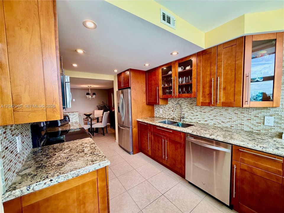 For Sale: $254,900 (1 beds, 1 baths, 982 Square Feet)
