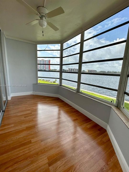 En Venta: $235,000 (2 camas, 2 baños, 1061 Pies cuadrados)