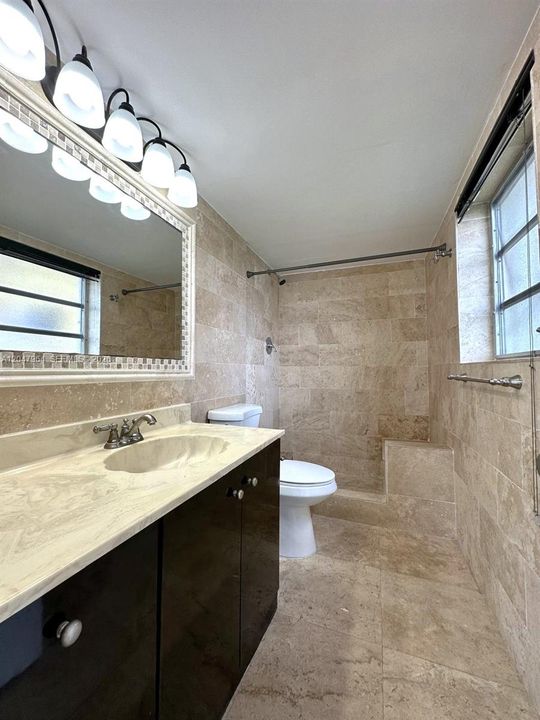 En Venta: $235,000 (2 camas, 2 baños, 1061 Pies cuadrados)