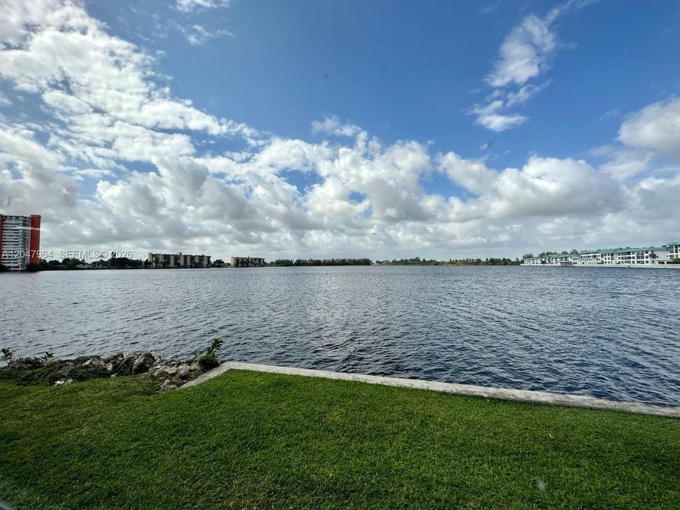En Venta: $235,000 (2 camas, 2 baños, 1061 Pies cuadrados)